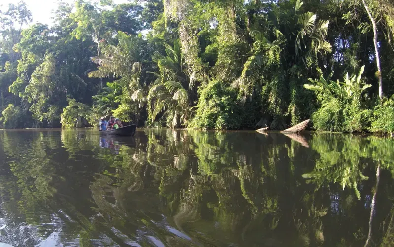 Costa-Rica-Carribbean-Coast-canoe